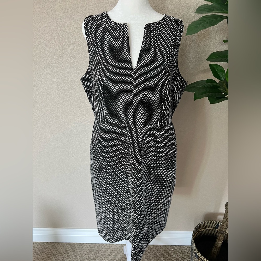 J.Crew 12 black with white design side pockets with front notch dress